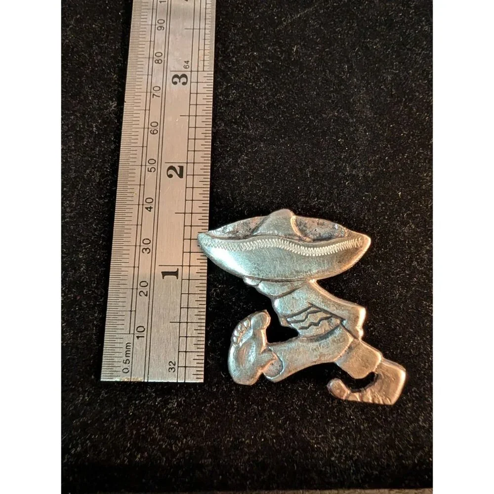 Vintage Mexican Sterling Silver Sombrero Man Brooch Unique Walking Figure Pin - Picture 12 of 13